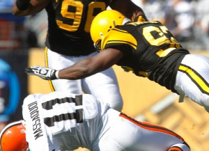 James-Harrison-helmet-brutal-hit James-Harrison-helmet-brutal-hit