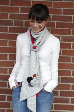 University-Wisconsin-Badgers-Fleece-Flannel-Scarf-Gray-Full__13828_std