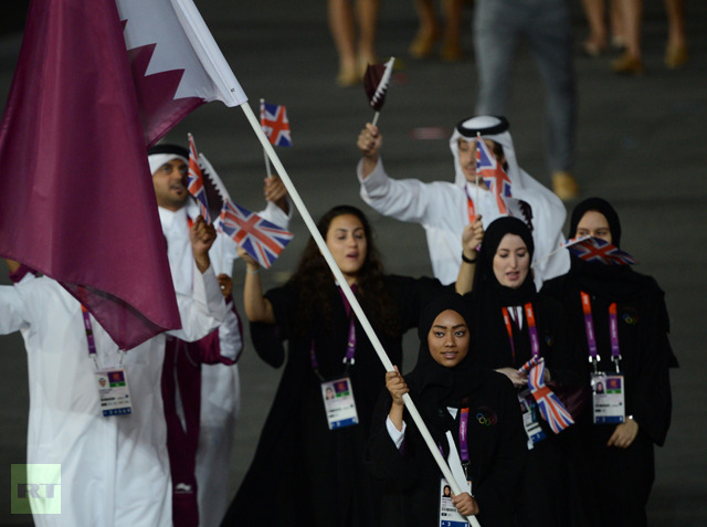 Qatar′s flagbearer Bahya Mansour al-Hamad leads her delegation as they parade in the opening ceremony of the London 2012 Olympic Games in the Olympic Stadium in London on July 27, 2012 (AFP Photo / Saeed Khan)